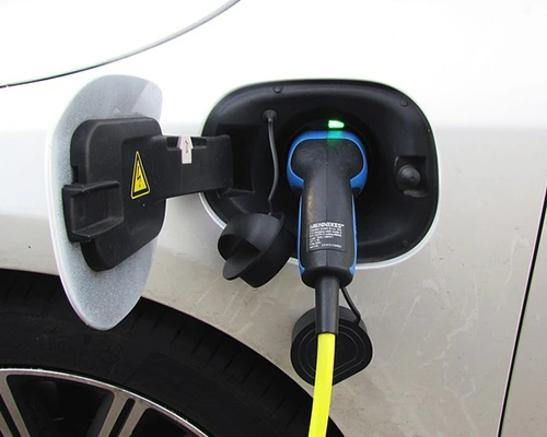 Hybrid vehicle plug in